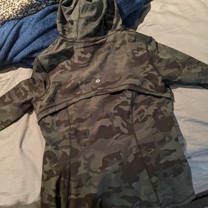 Size 8 define jacket camo green